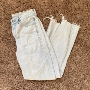 American Eagle Light Wash Mom Jeans ✨